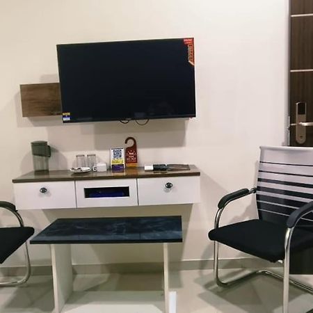 Hotel Vaishnavi Grand Miriālgūda Buitenkant foto