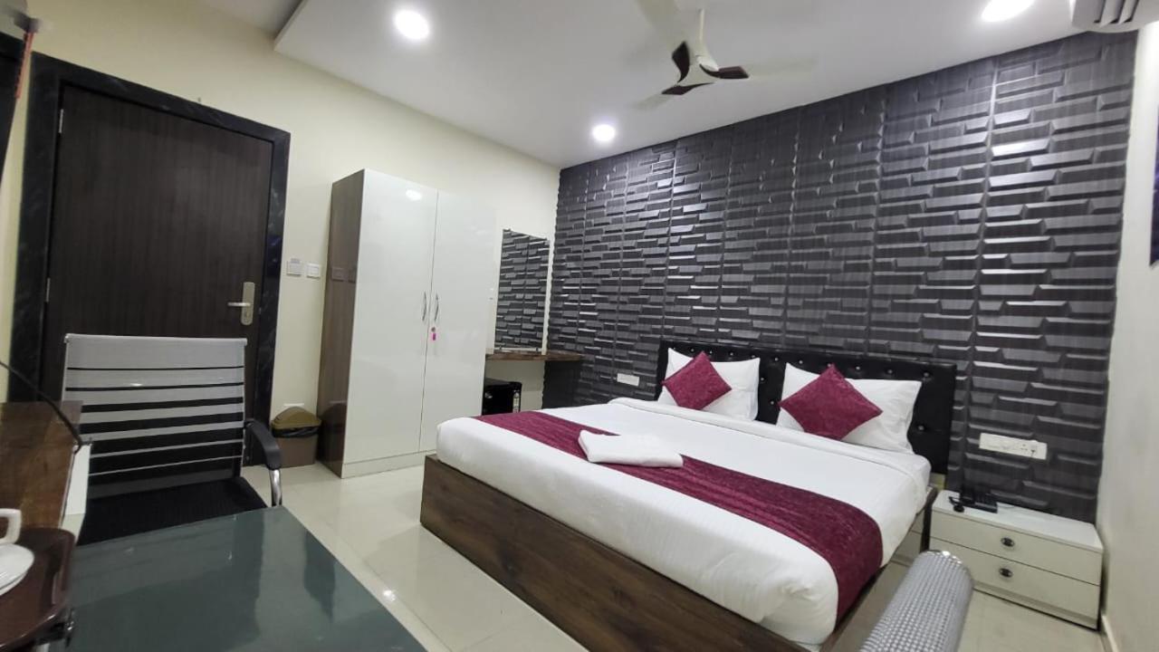 Hotel Vaishnavi Grand Miriālgūda Buitenkant foto