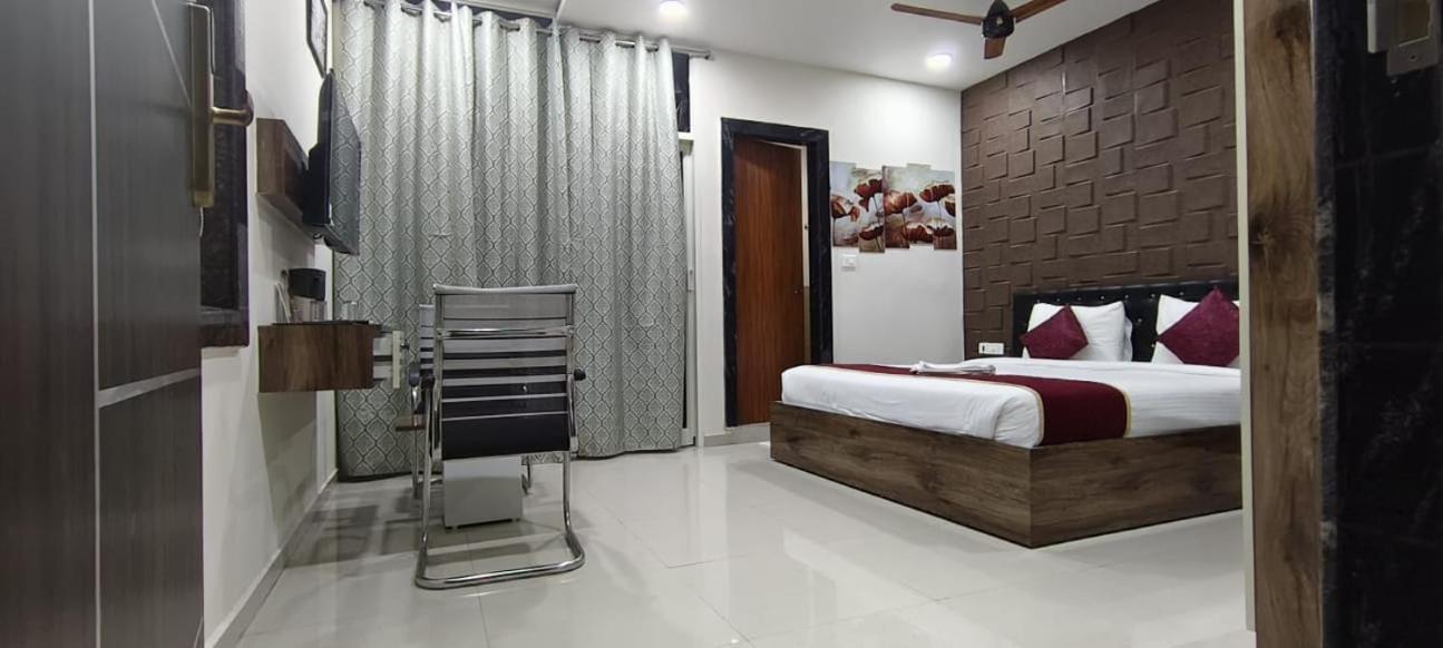 Hotel Vaishnavi Grand Miriālgūda Buitenkant foto