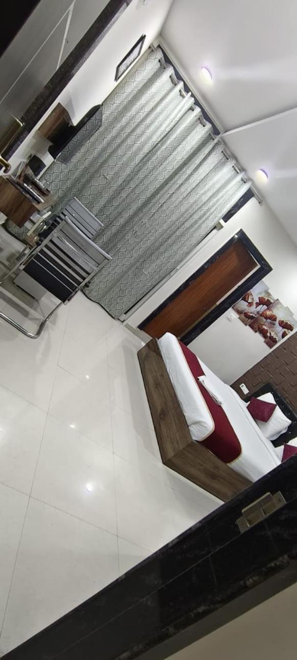 Hotel Vaishnavi Grand Miriālgūda Buitenkant foto