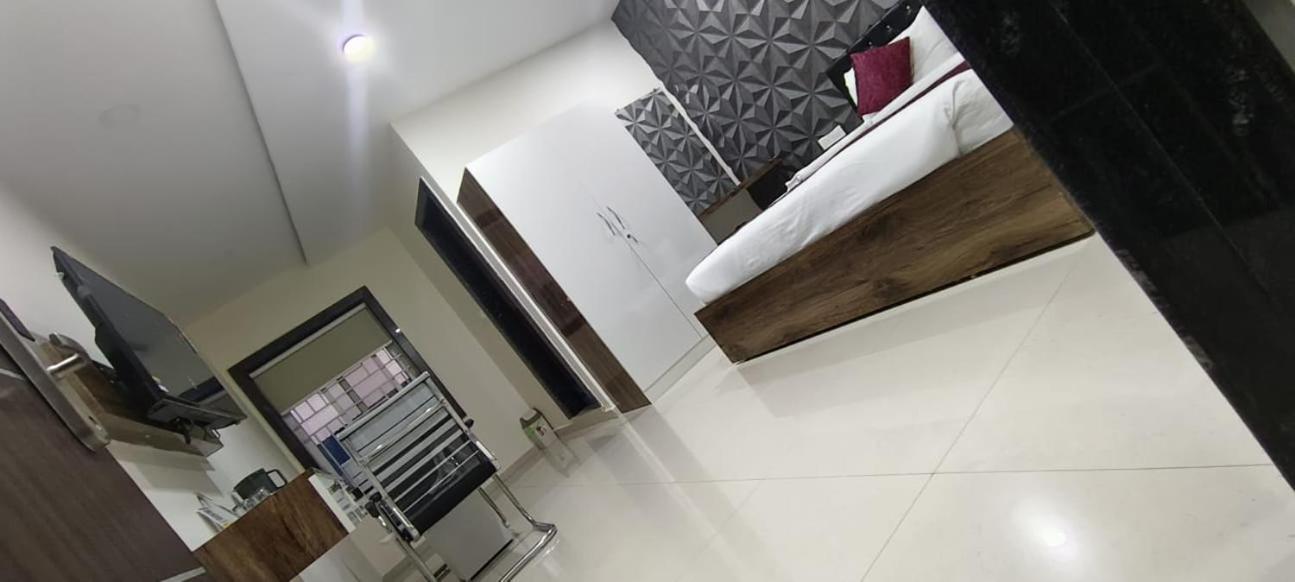 Hotel Vaishnavi Grand Miriālgūda Buitenkant foto