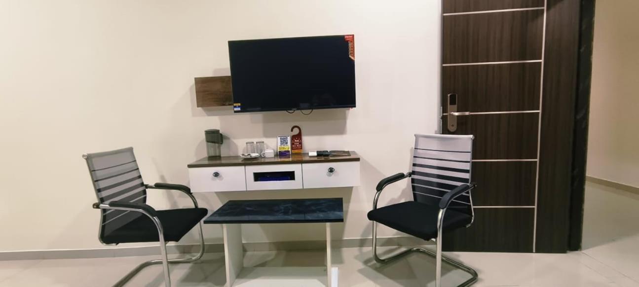 Hotel Vaishnavi Grand Miriālgūda Buitenkant foto