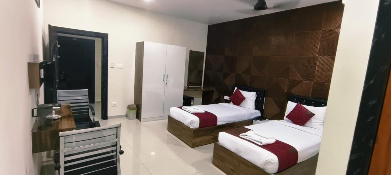 Hotel Vaishnavi Grand Miriālgūda Buitenkant foto